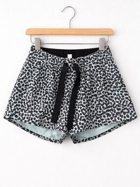 Lululemon Leopard Print Leisure Shorts Blue Black | Size 4 Relaxed Fit